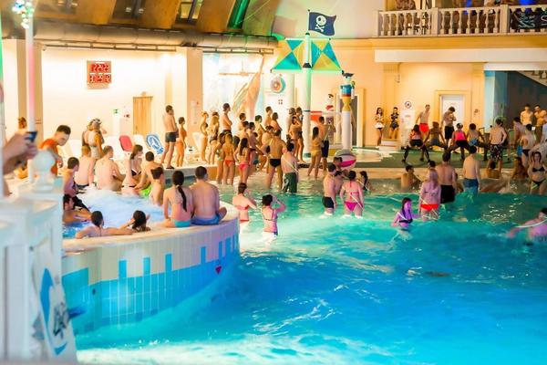 Water Dance Party в аквапарке «Карибия»