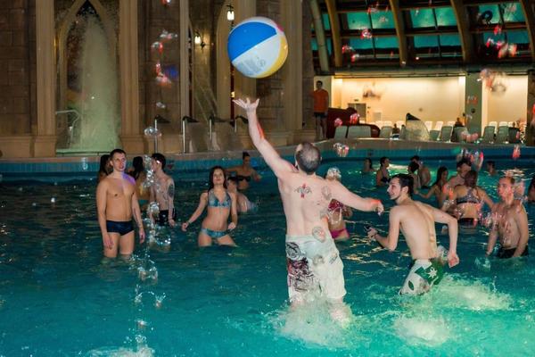 Water Dance Party в аквапарке «Карибия»
