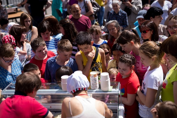 Праздник «День мороженого» в КЦ «Салют»