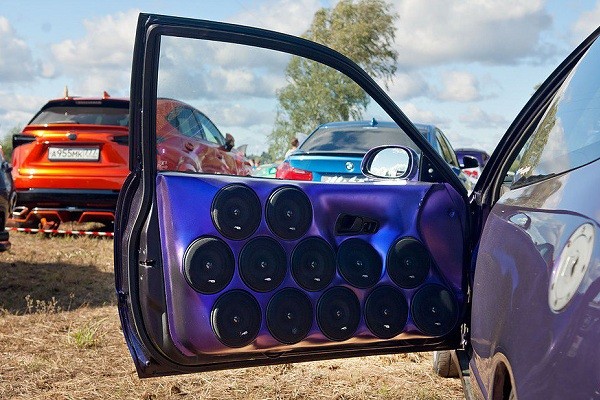 Пляжный музыкально-автомобильный фестиваль «Tuning Open Fest — 2016» на территории загородного клуба «Ice пляж»