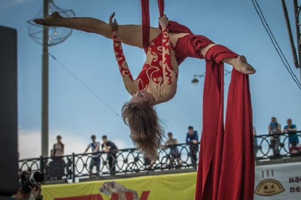 Фестиваль воздушной гимнастики на набережной спорткомплекса «Лужники»
