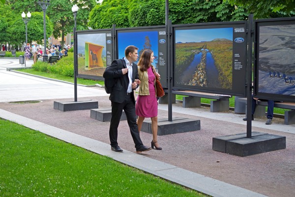 Уличная фотовыставка «Дороги России»