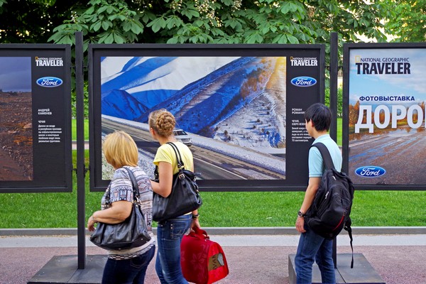 Уличная фотовыставка «Дороги России»