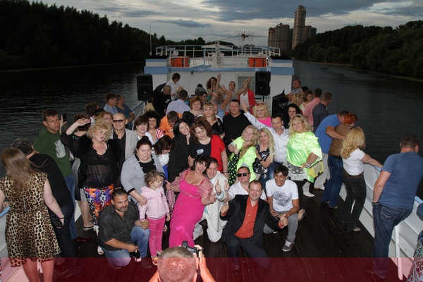 12 Июня! Концерт на теплоходе «Рио» с праздничным салютом, ужином и дискотекой!