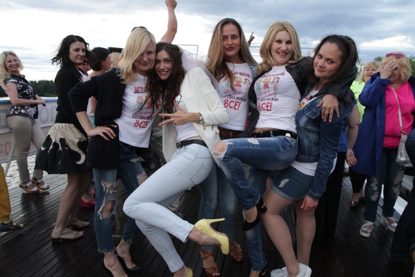 12 Июня! Концерт на теплоходе «Рио» с праздничным салютом, ужином и дискотекой!