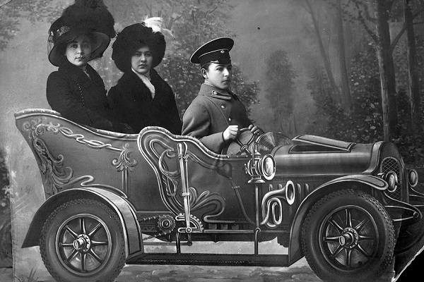 Фотовыставка «Бутафорское счастье» в Галерее XXI века