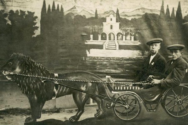 Фотовыставка «Бутафорское счастье» в Галерее XXI века