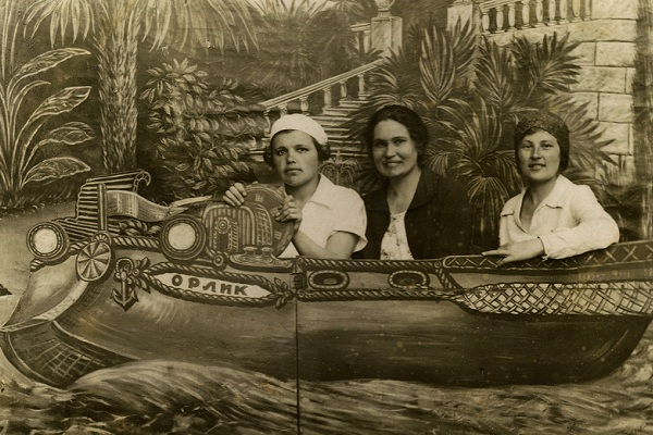 Фотовыставка «Бутафорское счастье» в Галерее XXI века