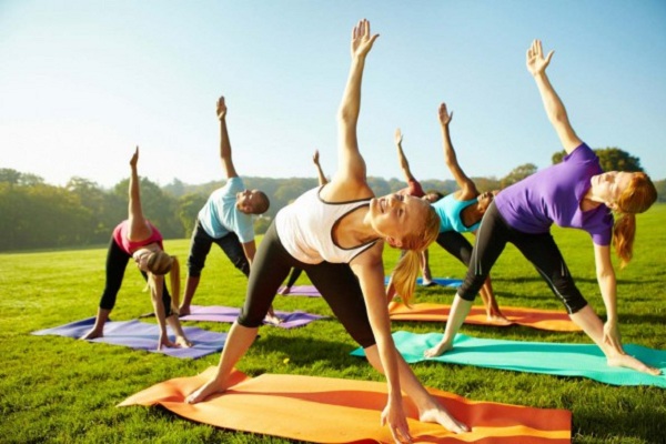 Бесплатные занятия йогой в ЦПКиО им. М. Горького и парке искусств «Музеон»