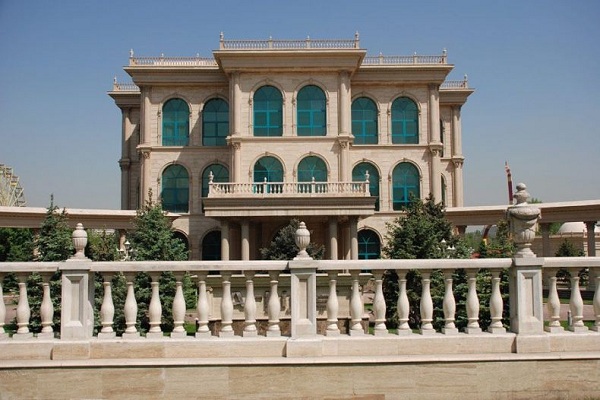 Фотовыставка под открытым небом «Казахстан — страна Великой степи» на Никольской улице