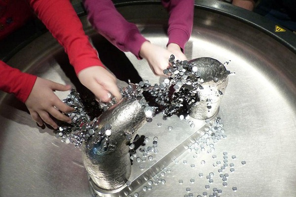 Фотовыставка «Экспериментаниум» в парке «Кузьминки»