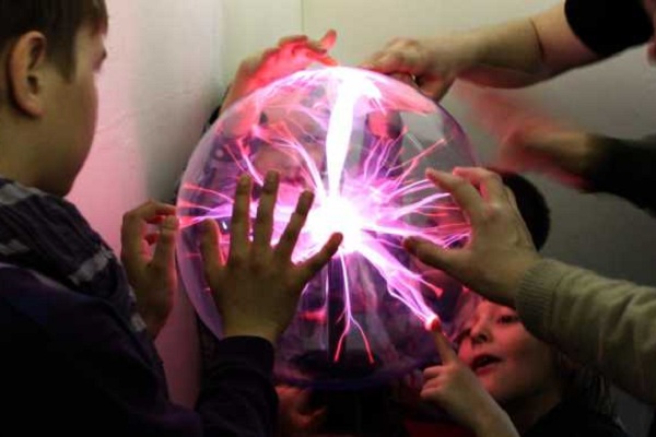 Фотовыставка «Экспериментаниум» в парке «Кузьминки»