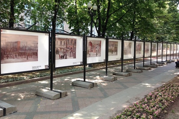 Опен-эйр выставка «Москва. 1418 дней» на Никитском бульваре