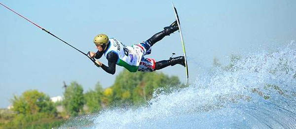 Катание на вейкборде на реверсивной лебедке в «Kraskovo Wake Park»