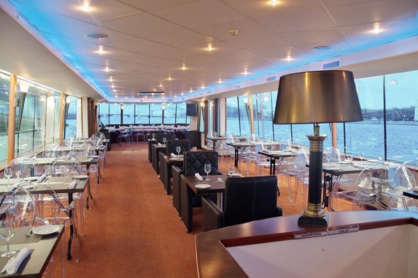 Прогулка на теплоходе «River Lounge» от причала «ЦПКиО им. Горького»