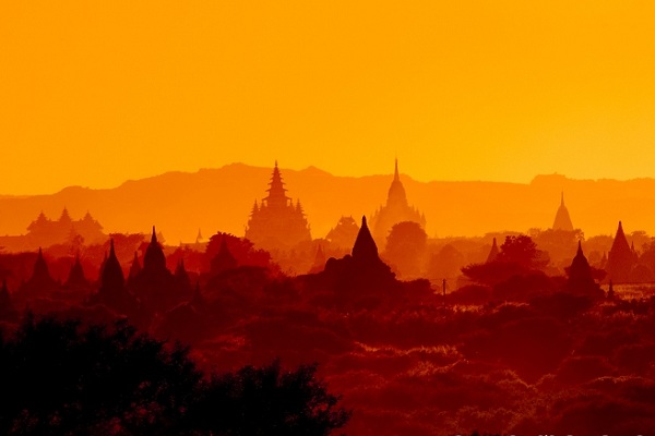 Фотовыставка «Nikola Kostic. The Worlds» в Центре фотографии Люмьер