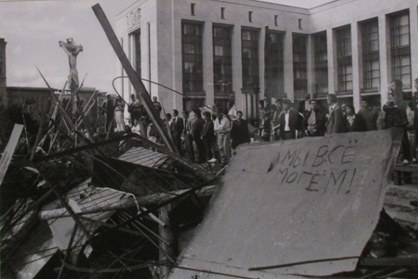 Фотовыставка «Август 1991. Москвичи вспоминают» в Музее Москвы