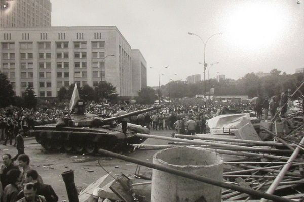 Фотовыставка «Август 1991. Москвичи вспоминают» в Музее Москвы