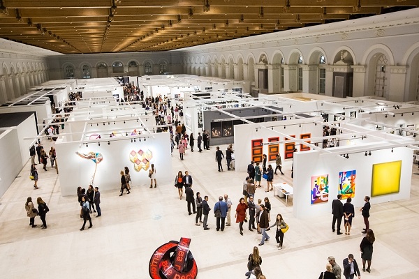 Международная выставка-ярмарка современного искусства «Cosmoscow — 2016» в Гостином дворе