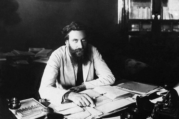 Фотовыставка «Отто Шмидт: Настоящего человека тянет туда, где трудно»