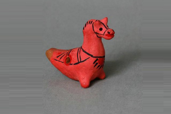 Выставка «Почему свистит свистулька»