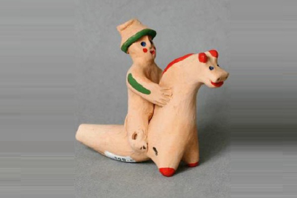 Выставка «Почему свистит свистулька»