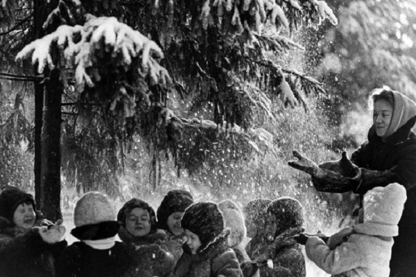 Фотовыставка «Зимний отдых в парках в советский период»