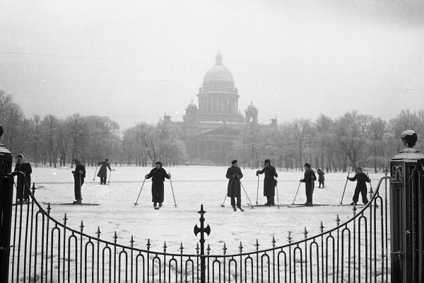 Фотовыставка «Зимний отдых в парках в советский период»