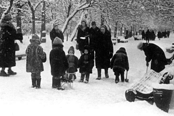 Фотовыставка «Зимний отдых в парках в советский период»