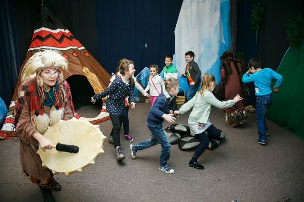 Новогодняя программа для младших школьников «Новый год в Каменном веке»