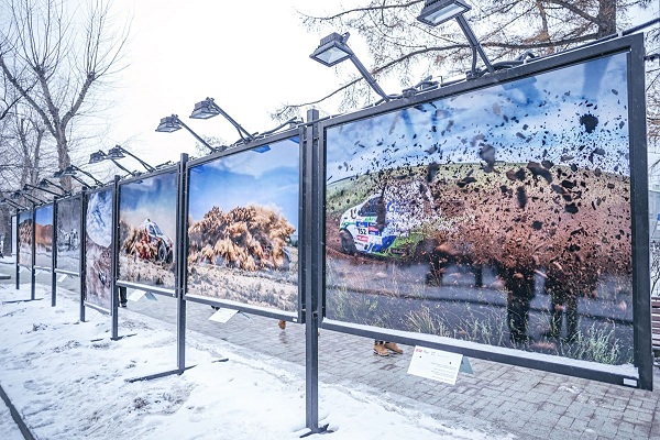 Фотовыставка под открытым небом «По следам ралли “Шелковый путь”»