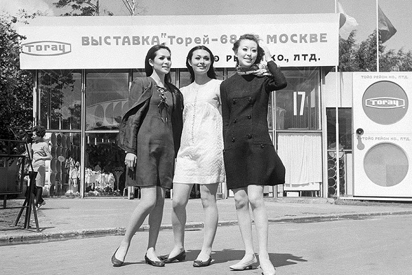Выставка «Парк культуры и моды. Наряды прошлых лет в Сокольниках»