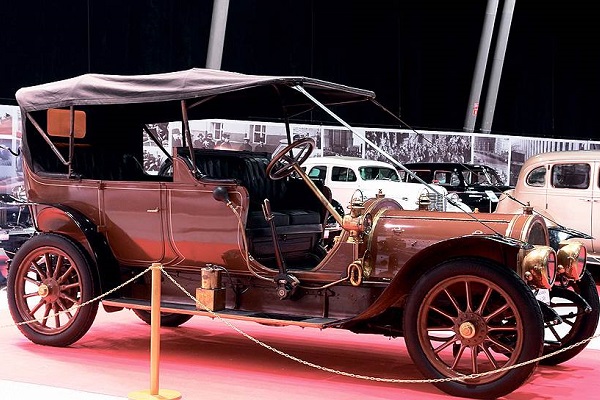 Выставка старинных автомобилей «Олдтаймер-Галерея. Первые моторы России»