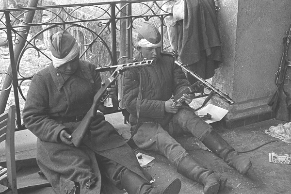 Фотовыставка «Валерий Фаминский Май 45-го Берлин тчк»