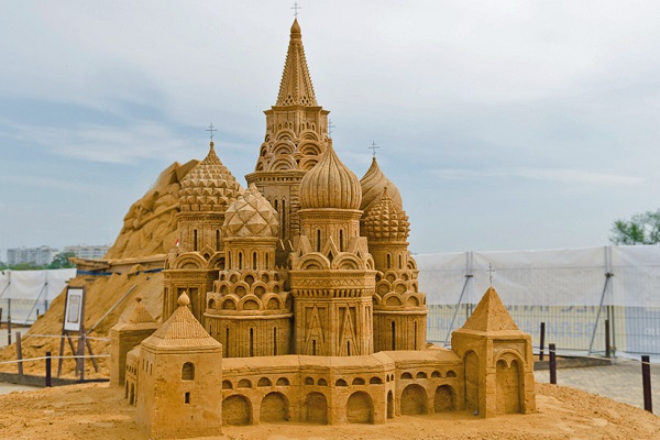 Выставка скульптур из песка «Мир вокруг нас»