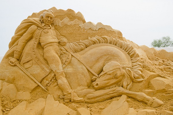 Выставка скульптур из песка «Мир вокруг нас»