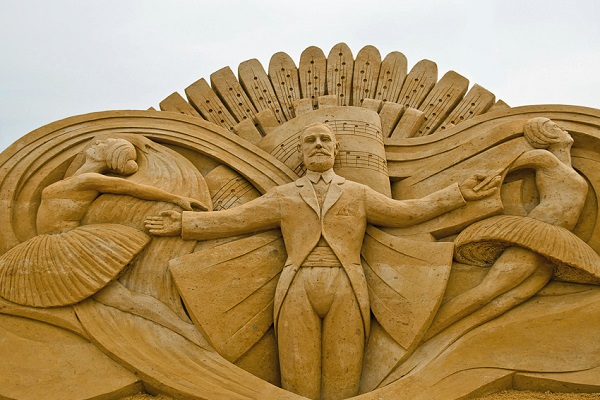 Выставка скульптур из песка «Мир вокруг нас»