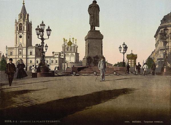 Бесплатная экскурсия «Литературные бульвары. Детективные истории: от дяди Гиляя до Высоцкого» от компании «Азбука Москвы»