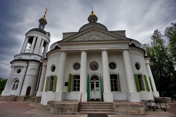 Пешеходная экскурсия «Легенды, история и современность старинного парка Кузьминки» от компании «Московские переулки»