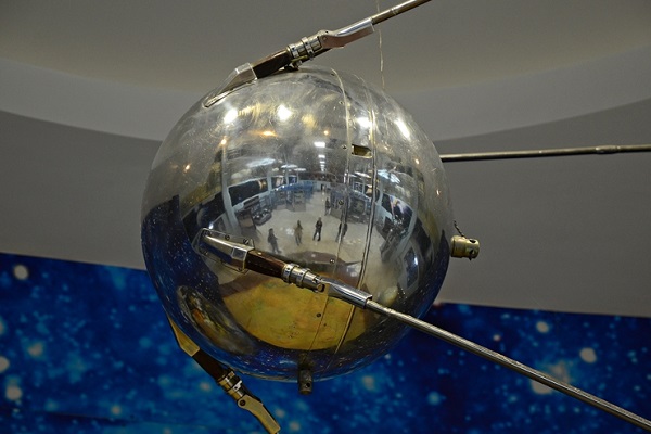 Выставка «Шаг в космос к 60-летию начала космической эры»