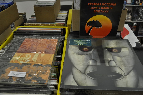 Музыкальная ярмарка винила, винтажной аппаратуры, CD и аксессуаров Vinyl Club