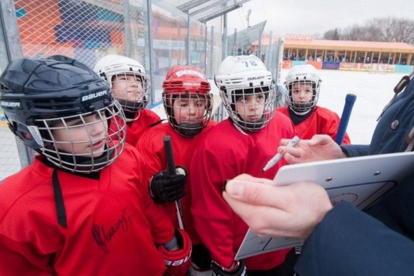 Школа хоккея в парке Горького