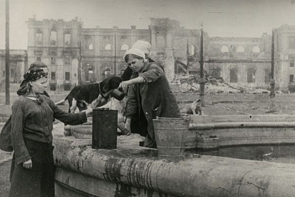 Фотовыставка под открытым небом «Выстоять и победить!»