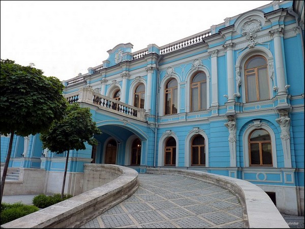 Автобусная экскурсия «Тайны московских особняков» (с сюрпризом!)