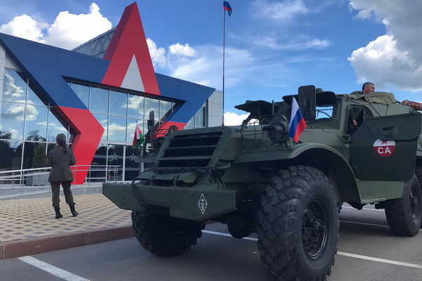 Международный бронепробег «Дорога Мужества» стартует на Поклонной горе