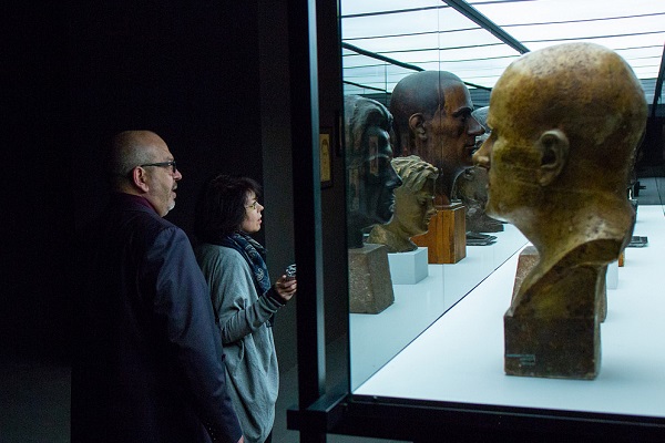 Выставка «Сотый апрель»