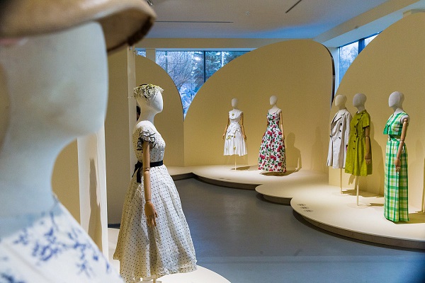 Выставка «Весна и мода»