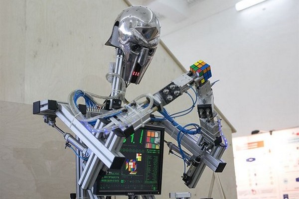 Американский художник Дэвид Датуна и российские дети подготовят послание мира  на встрече в Робостанции