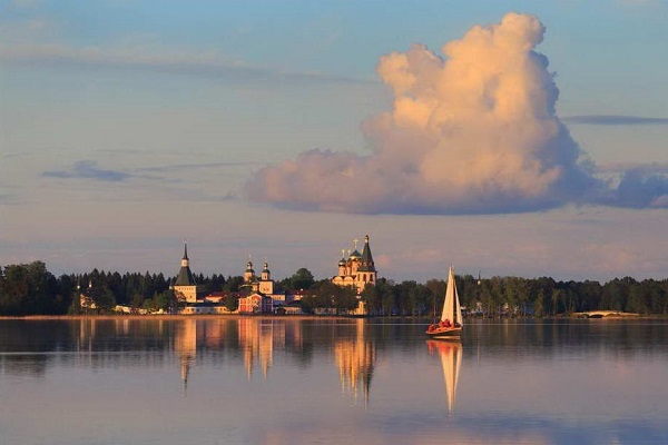 Фотовыставка под открытым небом «Путешествуйте дома»