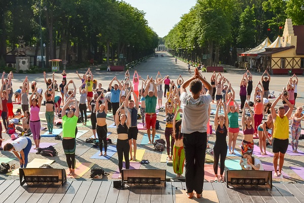 Бесплатные занятия йогой в Парке Горького